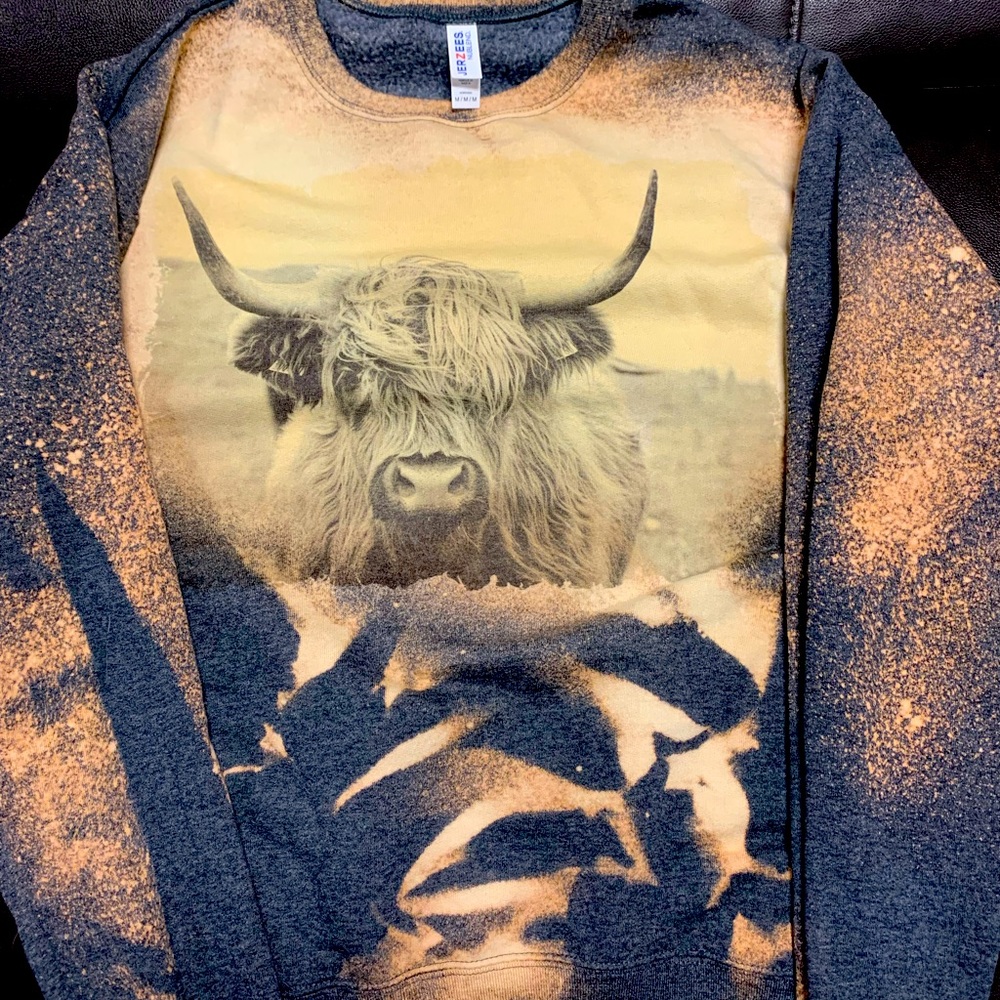 Scottish Highland Cow Sweatshirt-bleached